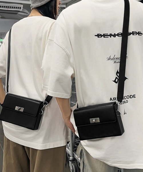 Miniministore(ミニミニストア)の「スクエア ショルダーバッグ 斜めがけ鞄黒(ショルダーバッグ・レディース・ブラック・FREE)」の4枚目の写真