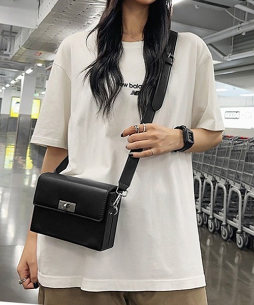 Miniministore(ミニミニストア)の「スクエア ショルダーバッグ 斜めがけ鞄黒(ショルダーバッグ・レディース・ブラック・FREE)」の5枚目の写真