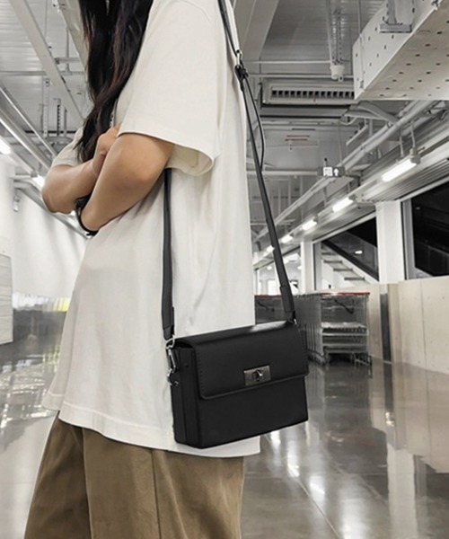 Miniministore(ミニミニストア)の「スクエア ショルダーバッグ 斜めがけ鞄黒(ショルダーバッグ・レディース・ブラック・FREE)」の6枚目の写真