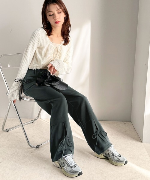 mily bilet(ミウィビレット)の「【mily bilet】大人の甘さと抜け感を演出。多リボン使いワイドストレートパンツ(レディース)(その他パンツ・レディース・チャコールグレー/ブラウン/ブラック・LARGE/MEDIUM/SMALL/X-LARGE)」の5枚目の写真