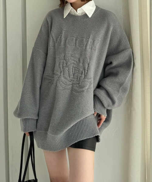 clear（クリア）の「編地替え花モチーフロゴニットトップス[大人カジュアル　ゆったり] ≪2024AW新作≫（ニット/セーター・レディース・グレー/グリーン/グレイッシュベージュ・F）」の2枚目の写真