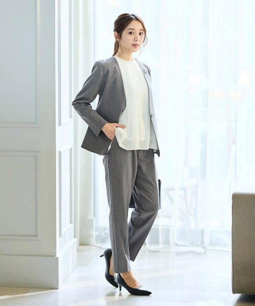 Honeys（ハニーズ）の「【ストレッチ・ウォッシャブル・イージーケア】セレモニー対応カラーレスジャケット（ノーカラージャケット・レディース・ベージュ/ネイビー/杢グレー/ブラック/グレイッシュベージュ・S/M/LL/L/3L）」の12枚目の写真