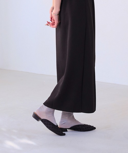 menue(メヌエ)の「Uカットフラットミュール(サンダル・レディース・ブラック系/ブラック/シルバー・3L/LL/S/SS/L/M)」の12枚目の写真
