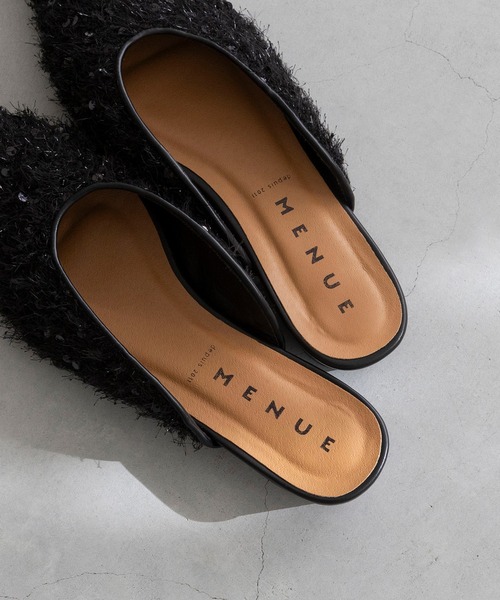 menue(メヌエ)の「Uカットフラットミュール(サンダル・レディース・ブラック系/ブラック/シルバー・3L/LL/S/SS/L/M)」の6枚目の写真