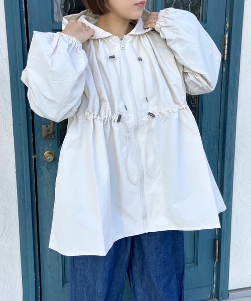 CRB（シーアールビー）の「ドロストフードブルゾン（ブルゾン・レディース・アイボリー/ブラック/カーキ・F）」の2枚目の写真