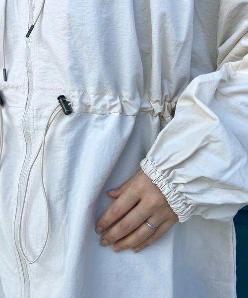 CRB（シーアールビー）の「ドロストフードブルゾン（ブルゾン・レディース・アイボリー/ブラック/カーキ・F）」の8枚目の写真