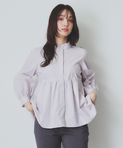 index（インデックス）の「《6color》フリルバンドカラーペプラムブラウス【洗濯機洗い可/イージーアイロン/防シワ】（シャツ/ブラウス・レディース・ホワイト/ホワイト系9/ネイビー系2/パープル系1/ライトイエロー系3/サックスブルー系2・36/38/40/42）」の5枚目の写真