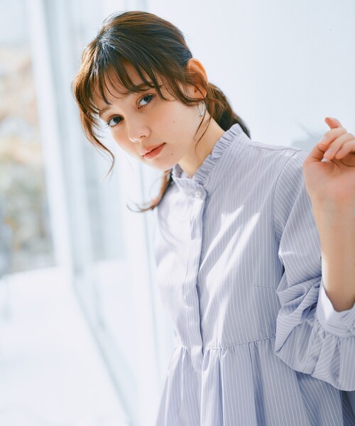 index（インデックス）の「《6color》フリルバンドカラーペプラムブラウス【洗濯機洗い可/イージーアイロン/防シワ】（シャツ/ブラウス・レディース・ホワイト/ホワイト系9/ネイビー系2/パープル系1/ライトイエロー系3/サックスブルー系2・36/38/40/42）」の8枚目の写真