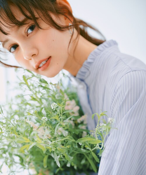 index（インデックス）の「《6color》フリルバンドカラーペプラムブラウス【洗濯機洗い可/イージーアイロン/防シワ】（シャツ/ブラウス・レディース・ホワイト/ホワイト系9/ネイビー系2/パープル系1/ライトイエロー系3/サックスブルー系2・36/38/40/42）」の9枚目の写真