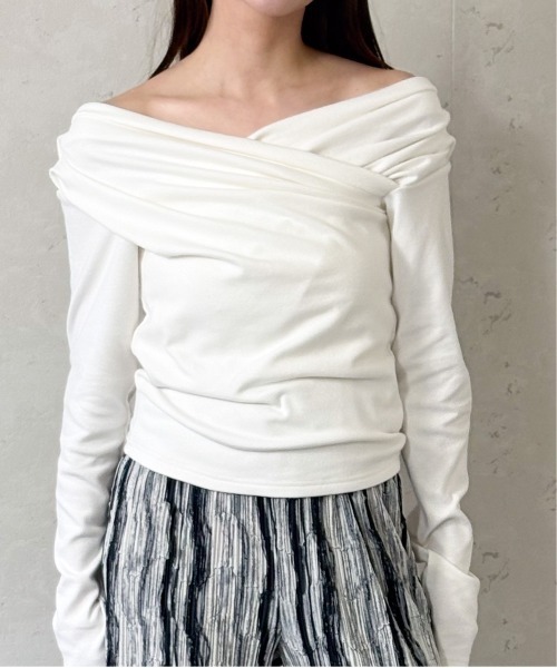 Per sist ence(パーシエンス)の「スムース天竺オフショルプルオーバー(Tシャツ/カットソー・レディース・ブラウン/オフホワイト/グレー/ブラック・FREE)」の6枚目の写真