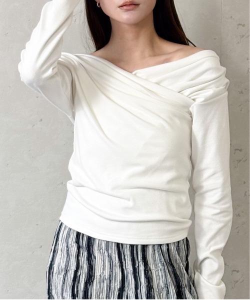 Per sist ence(パーシエンス)の「スムース天竺オフショルプルオーバー(Tシャツ/カットソー・レディース・ブラウン/オフホワイト/グレー/ブラック・FREE)」の8枚目の写真