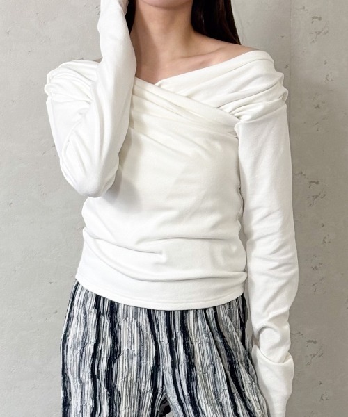 Per sist ence(パーシエンス)の「スムース天竺オフショルプルオーバー(Tシャツ/カットソー・レディース・ブラウン/オフホワイト/グレー/ブラック・FREE)」の9枚目の写真
