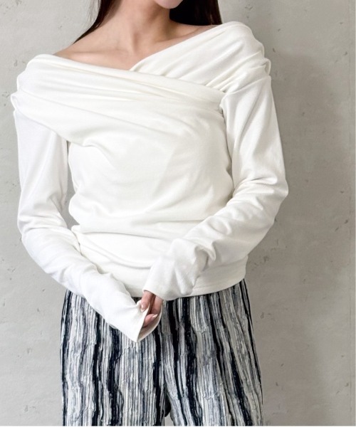 Per sist ence(パーシエンス)の「スムース天竺オフショルプルオーバー(Tシャツ/カットソー・レディース・ブラウン/オフホワイト/グレー/ブラック・FREE)」の11枚目の写真