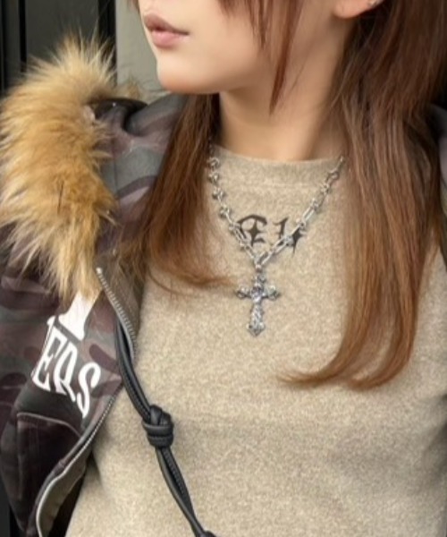 XU（エックスユー）の「【Never mind the XU】cross chain necklace / 【ネバーマインド ザ エックスユー】クロスチェーンネックレスシルバーネックレス（ネックレス・メンズ・シルバー・ONE SIZE）」の4枚目の写真