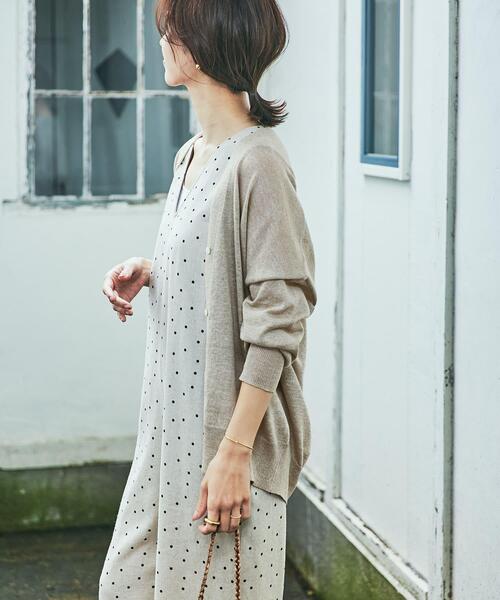 URBAN RESEARCH DOORS（アーバンリサーチドアーズ）の「リネンVネックカーディガン（カーディガン/ボレロ・レディース・ライトベージュ/チャコールグレー/ライトグレー・MEDIUM）」の4枚目の写真