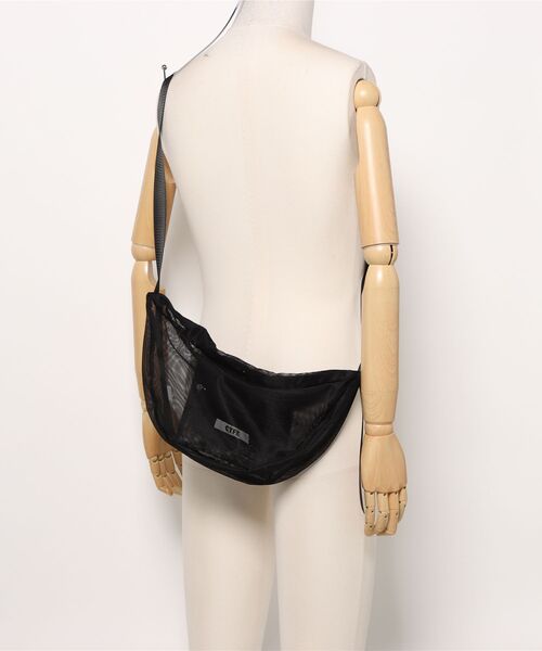 PAGEBOY(ページボーイ)の「Anui/【CONTROL FREAK】メッシュハーフムーンショルダー(ショルダーバッグ・レディース・オフホワイト/ブラック・FREE)」の3枚目の写真