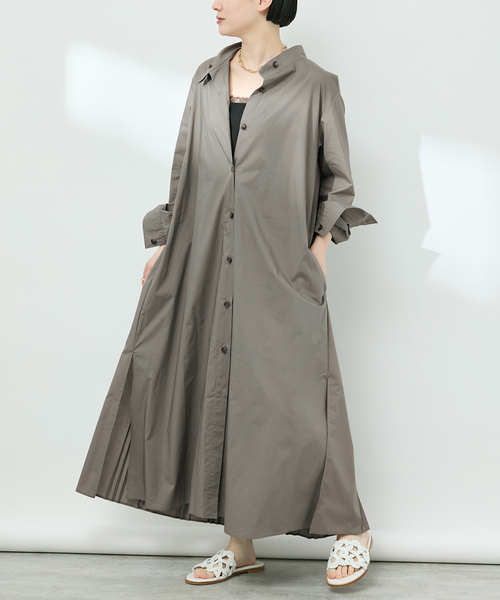 VERMEIL par iena（ヴェルメイユパーイエナ）の「コットンタイプライターバックプリーツワンピース（ワンピース・レディース・カーキ/ネイビー・FREE）」の2枚目の写真