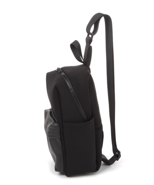 LAKOLE（ラコレ）の「ネオプレーン縦型ボディバッグ / 329247（ボディバッグ/ウエストポーチ・メンズ・ブラック/チャコール・FREE）」の3枚目の写真