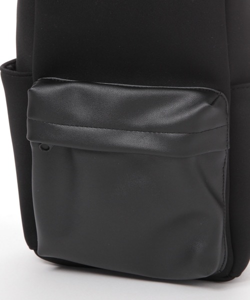 LAKOLE（ラコレ）の「ネオプレーン縦型ボディバッグ / 329247（ボディバッグ/ウエストポーチ・メンズ・ブラック/チャコール・FREE）」の7枚目の写真