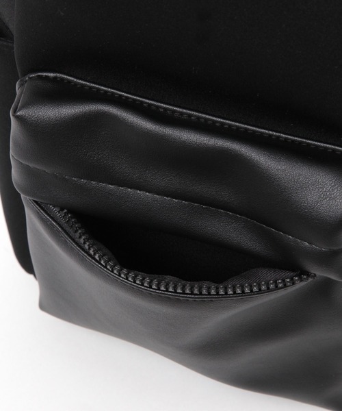 LAKOLE（ラコレ）の「ネオプレーン縦型ボディバッグ / 329247（ボディバッグ/ウエストポーチ・メンズ・ブラック/チャコール・FREE）」の10枚目の写真