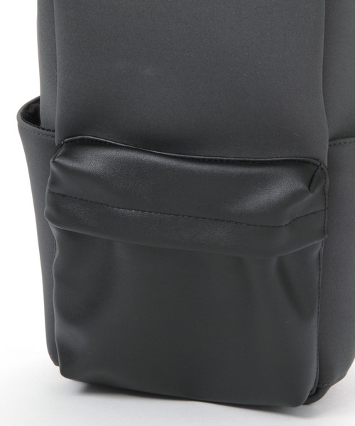 LAKOLE（ラコレ）の「ネオプレーン縦型ボディバッグ / 329247（ボディバッグ/ウエストポーチ・メンズ・ブラック/チャコール・FREE）」の14枚目の写真