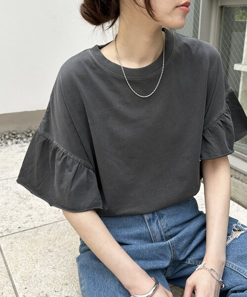 DISCOAT(ディスコート)の「ピグメントフリルTシャツ(Tシャツ/カットソー・レディース・アイボリー/チャコールグレー/モカ・FREE)」の3枚目の写真