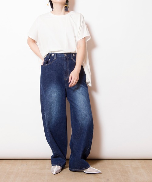 OSMOSIS(オズモーシス)の「アシンメトリーフレアーTシャツ(Tシャツ/カットソー・レディース・ブラック/グレー/ホワイト/ライトグリーン・ONE SIZE)」の5枚目の写真