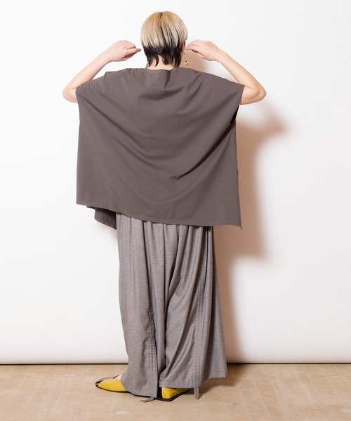 OSMOSIS(オズモーシス)の「アシンメトリーフレアーTシャツ(Tシャツ/カットソー・レディース・ブラック/グレー/ホワイト/ライトグリーン・ONE SIZE)」の10枚目の写真