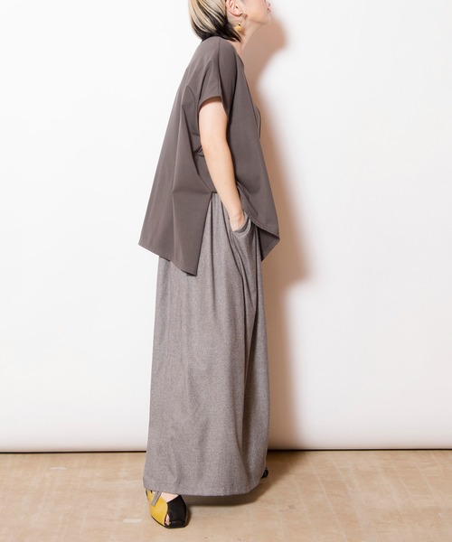 OSMOSIS(オズモーシス)の「アシンメトリーフレアーTシャツ(Tシャツ/カットソー・レディース・ブラック/グレー/ホワイト/ライトグリーン・ONE SIZE)」の11枚目の写真