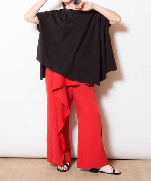 OSMOSIS(オズモーシス)の「アシンメトリーフレアーTシャツ(Tシャツ/カットソー・レディース・ブラック/グレー/ホワイト/ライトグリーン・ONE SIZE)」の13枚目の写真