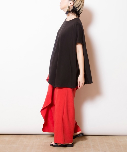 OSMOSIS(オズモーシス)の「アシンメトリーフレアーTシャツ(Tシャツ/カットソー・レディース・ブラック/グレー/ホワイト/ライトグリーン・ONE SIZE)」の14枚目の写真