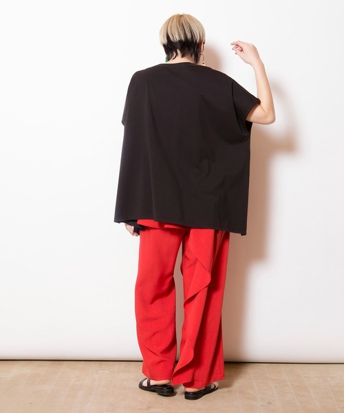 OSMOSIS(オズモーシス)の「アシンメトリーフレアーTシャツ(Tシャツ/カットソー・レディース・ブラック/グレー/ホワイト/ライトグリーン・ONE SIZE)」の15枚目の写真