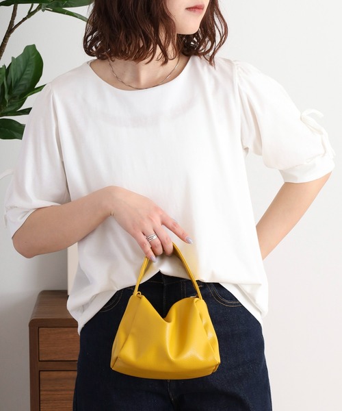 atONE(アットワン)の「リボン付き袖ブラウス風カットソー(Tシャツ/カットソー・レディース・グレイッシュベージュ/オフホワイト/チャコールグレー・LL~3L/4L~5L/M-L)」の2枚目の写真