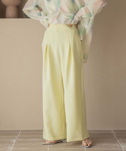 LOWRYS FARM(ローリーズファーム)の「ハイウエストタックパンツ 327042(その他パンツ・レディース・ブラック/ベージュ/イエロー・FREE)」の1枚目の写真