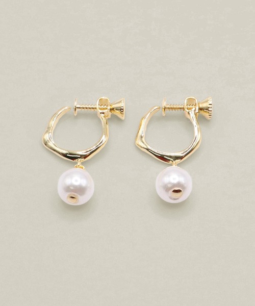 VATSURICA（バツリカ）の「〈VATSURICA〉メタル フープ パール イヤリング（イヤリング・レディース・ゴールド/シルバー・FREE）」の2枚目の写真