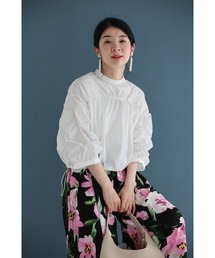 シャカシャカ素材の軽量短丈プルオーバートップス