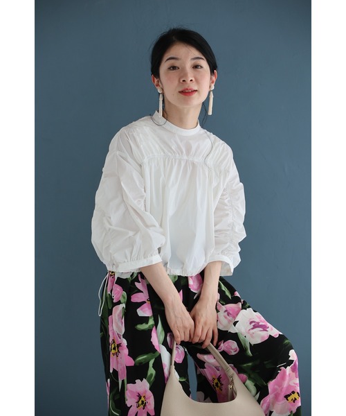 cawaii(カワイイ)の「シャカシャカ素材の軽量短丈プルオーバートップス(Tシャツ/カットソー・レディース・アイボリー・FREE)」の1枚目の写真
