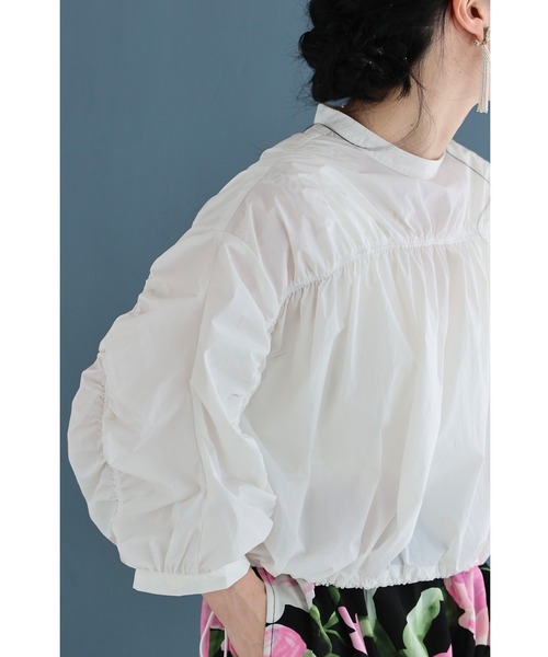 cawaii(カワイイ)の「シャカシャカ素材の軽量短丈プルオーバートップス(Tシャツ/カットソー・レディース・アイボリー・FREE)」の2枚目の写真