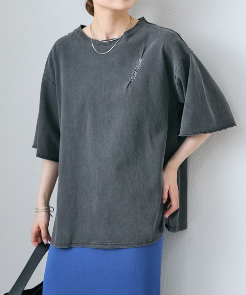PUAL CE CIN(ピュアルセシン)の「タックロゴ刺繍Tシャツ(Tシャツ/カットソー・レディース・チャコールグレー/オフホワイト/ピンク/ブルー・FREE)」の2枚目の写真