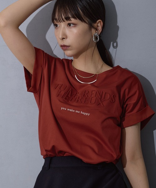 NICOLE white（ニコルホワイト）の「エンボス刺繍Tシャツ（Tシャツ/カットソー・レディース・チャコール/レッド/オフホワイト・FREE）」の5枚目の写真