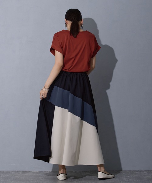 NICOLE white（ニコルホワイト）の「エンボス刺繍Tシャツ（Tシャツ/カットソー・レディース・チャコール/レッド/オフホワイト・FREE）」の6枚目の写真