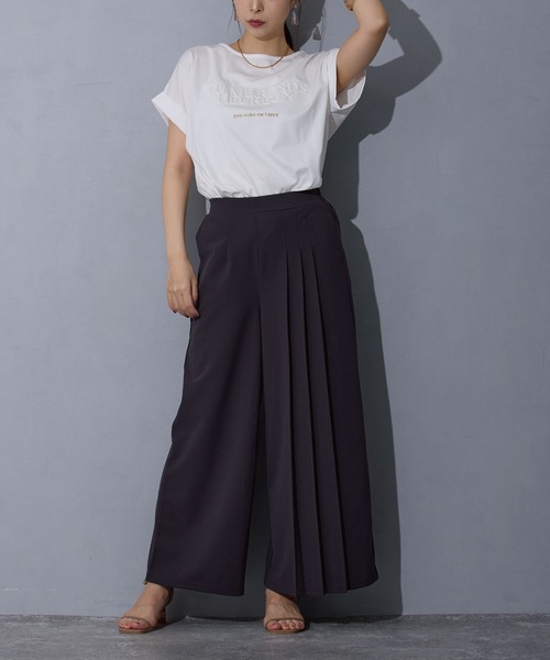 NICOLE white（ニコルホワイト）の「エンボス刺繍Tシャツ（Tシャツ/カットソー・レディース・チャコール/レッド/オフホワイト・FREE）」の7枚目の写真