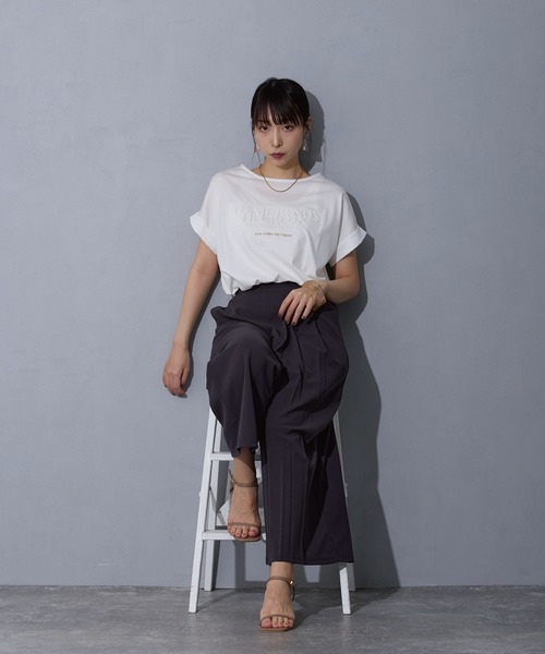 NICOLE white（ニコルホワイト）の「エンボス刺繍Tシャツ（Tシャツ/カットソー・レディース・チャコール/レッド/オフホワイト・FREE）」の8枚目の写真