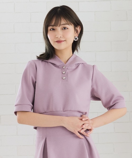 REDYAZEL（レディアゼル）の「ハートボタンショートフーディー（パーカー・レディース・ラベンダー/オフホワイト/ブラック/グレー・FREE）」の4枚目の写真