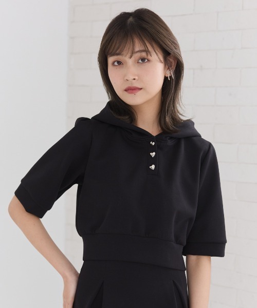 REDYAZEL（レディアゼル）の「ハートボタンショートフーディー（パーカー・レディース・ラベンダー/オフホワイト/ブラック/グレー・FREE）」の2枚目の写真