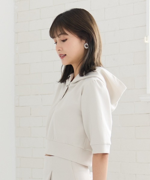 REDYAZEL（レディアゼル）の「ハートボタンショートフーディー（パーカー・レディース・ラベンダー/オフホワイト/ブラック/グレー・FREE）」の9枚目の写真