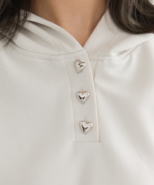 REDYAZEL（レディアゼル）の「ハートボタンショートフーディー（パーカー・レディース・ラベンダー/オフホワイト/ブラック/グレー・FREE）」の12枚目の写真