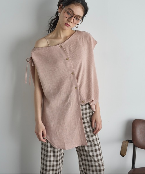 THE YOn(ザヨン)の「2WAYリネンライクドロストオフショルブラウス(シャツ/ブラウス・レディース・ナチュラル/ブラック/ピンクベージュ・FREE)」の3枚目の写真