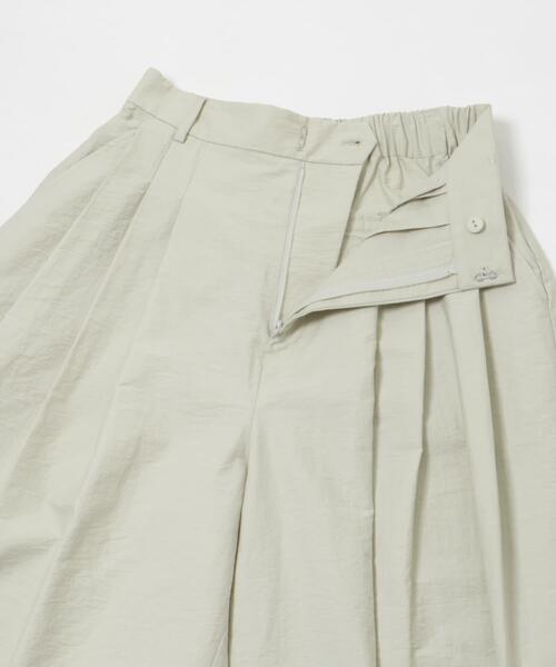 URBAN RESEARCH（アーバンリサーチ）の「『2サイズ展開』コットンナイロンタックワイドパンツ（その他パンツ・レディース・ブラック/アイボリー・40/38）」の18枚目の写真