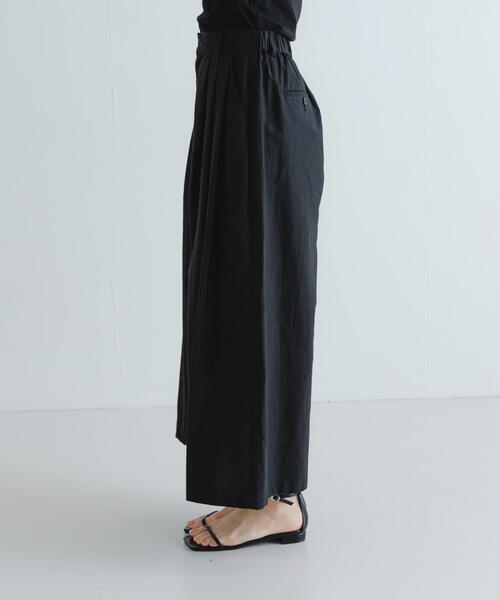 URBAN RESEARCH（アーバンリサーチ）の「『2サイズ展開』コットンナイロンタックワイドパンツ（その他パンツ・レディース・ブラック/アイボリー・40/38）」の8枚目の写真